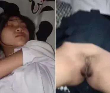 Bokep Korea Roknya Kesingkap Pas Tidur Berujung di Geli Geli Sempit Memijit